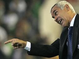 El Betis destituye a Cúper tras la derrota ante el Atlético de Madrid