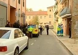 Un hombre mata a puñaladas a su mujer delante de sus hijas