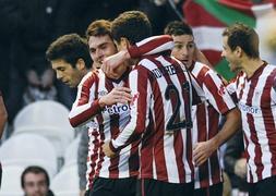 Ibai Gómez y Ander Herrera celebran un gol./