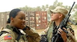 Dos mujeres soldado estadounidenses, cerca de Bagdad. /Afp/