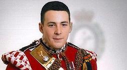 Lee Rigby, con el traje de gala del Segundo Batallón del Regimiento Real de Fusileros./ Agencias/