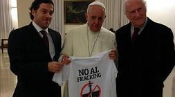 El Papa junto a Solanas (a la derecha) en su reunión de este lunes./ Twitter/