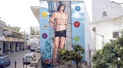 El artista Ozmo ha representado a San Sebastián como un modelo de ropa interior./