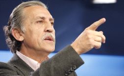 ACUSACIONES. El socialista Diego López Garrido y la popular Ana Pastor realizaron ayer un tenso balance de la legislatura. / EFE/
