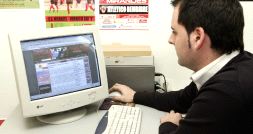AL DÍA. Miles de mirandeses y aficionados de todo el mundo siguen la actualidad deportiva a través de la página web del Mirandés. / A. G./