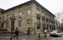 Imagen de la fachada del palacio de los Álava-Velasco. / IOSU ONANDIA/