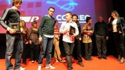 Los galardonados posaron juntos para la foto de familia a la conclusión de la gala. / FOTOS: IGNACIO PÉREZ Y PEDRO URRESTI/