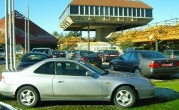 El caso comenzó en 2005, cuando Hacienda se incautó de un centenar de coches de alta gama. / L. CALABOR/