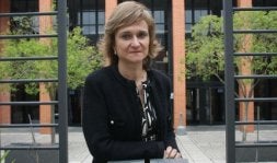 Uriarte imparte clases de Lengua Turca en la Facultad de Letras de Vitoria. / JOSÉ MONTES/