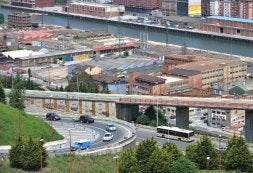 Panorámica de Zorrozaurre, donde hay un centenar de empresas en activo con más de mil trabajadores. / FOTOS: F. GÓMEZ/