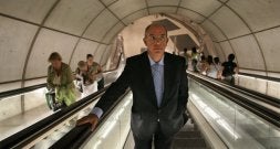 Rafael Sarria acaricia ya el sueño de ver completa la conexión metropolitana de toda la margen izquierda. / FERNANDO GÓMEZ/
