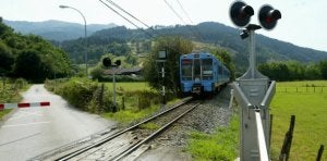 El desdoblamiento del trazado ferroviario eliminará 27 pasos a nivel. / JORDI ALEMANY/