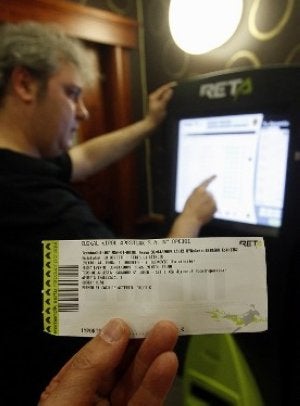Los bares ofrecen apuestas deportivas./ IOSU ONANDIA/