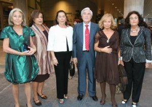 Ana Arce, Marisol Martínez-Mediero, Adela Ortega, Jesús González, Mari Ángeles Santamaría y Porola Anduiza./
