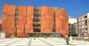 La nueva aula de cultura tendrá un diseño vanguardista inspirado en los acantilados de La Galea. ::
EL CORREO/