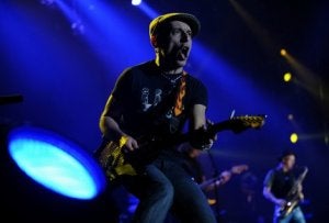 Fito llenó el BEC, y lo volverá a abarrotar hoy en su segundo concierto. :: BORJA AGUDO/
