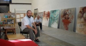Carlos Corres y Carlos López Garrido, en la residencia para artistas que gestiona la galerista Judith Arteaga. ::
EL CORREO/