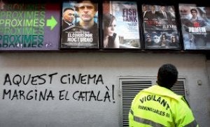 Los cines Renoir Les Corts aparecieron ayer con pintadas. :: EFE/