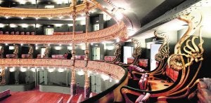 Tras cinco años de reformas, la 'Bombonera de Bertendona' arranca con una agenda de espectáculos donde predomina la música y el teatro. ::
JORDI ALEMANY/
