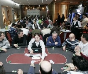 Participantes en un torneo de Póker Texas Hold'em. ::
EL CORREO/