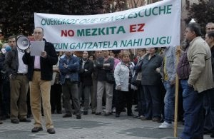 Concentración en la plaza General Latorre en demanda de una solución «negociada». :: MIREYA LÓPEZ/