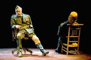Adolfo Fernández encarna al fundador de la Legión, el general José Millán-Astray, en 'Cantando bajo las balas'. ::
EL CORREO/