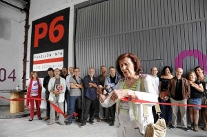 La actriz Mariví Bilbao inauguró el espacio, un antiguo almacén recuperado. ::
LUIS ÁNGEL GÓMEZ/
