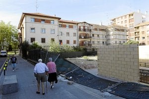 El Ayuntamiento prevé un edificio de cinco alturas en la plaza de Santa Eugenia. ::
MIREYA LÓPEZ/