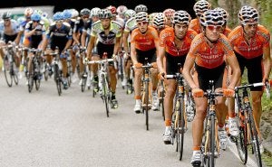 El Euskaltel seguirá rodando en la élite del ciclismo mundial. ::
EL CORREO/