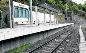 La estación de Azitain prestará sus servicios a los estudiantes del colegio La Salle y vecinos del barrio. ::
F. MORQUECHO/