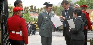 Un general de la Guardia Civil asistió a la jura de López. :: TELEPRESS/