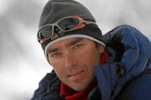Raúl Lora vive en el corazón del macizo de Gredos y trabaja en su Escuela Alpina. /E.C./