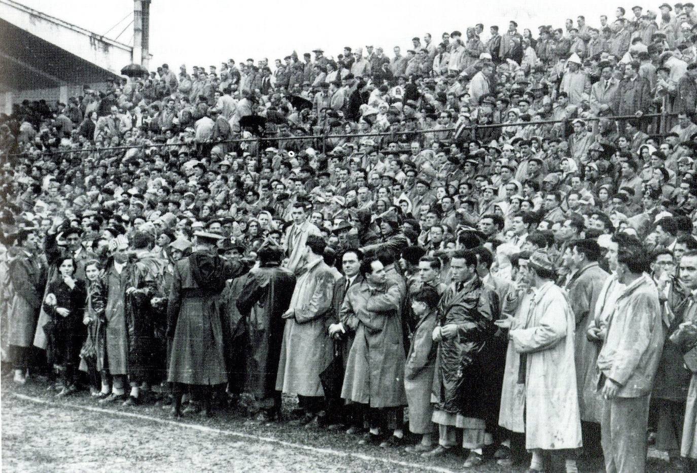 Público en el partido Alavés-Athletic. 