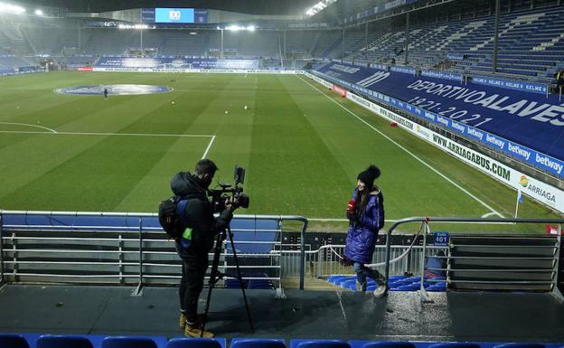 Las cámaras de la televisión volverán a acceder a Mendizorroza para retransmitir los partidos del Deportivo Alavés. 