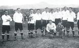 El equipo del Real Unión posa antes de uno de los partidos más legendarios de su historia./