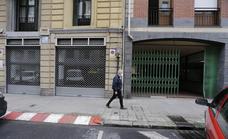 Acceso por la calle Juan de Ajuriaguerra comprado por el Athletic. A la derecha, la verja que da entrada al palacio./Pedro urresti