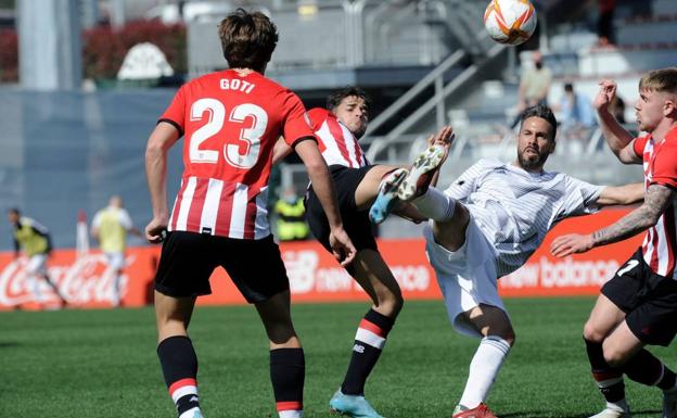 El Bilbao Athletic recorta distancias con la zona media