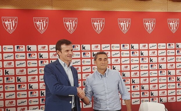 Jon Uriarte ha comparecido este jueves por primera vez en calidad de presidente junto con Valverde. /el correo