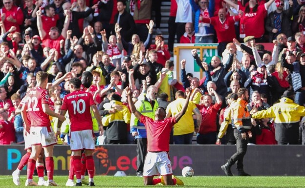 Los jugadores del Forest celebra un gol al Liverpool la última jornada de la Premier./AFP