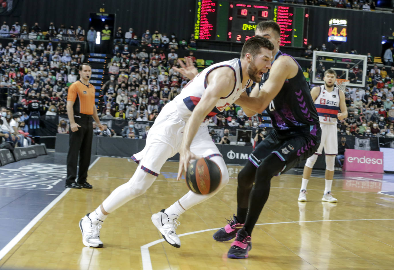 Derbi entre el Bilbao Basket y Baskonia, en imágenes