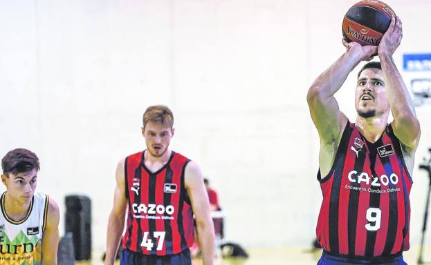 Marinkovic lanza un tiro libre durante el partido de la Euskal Kopa ante el Bilbao Basket