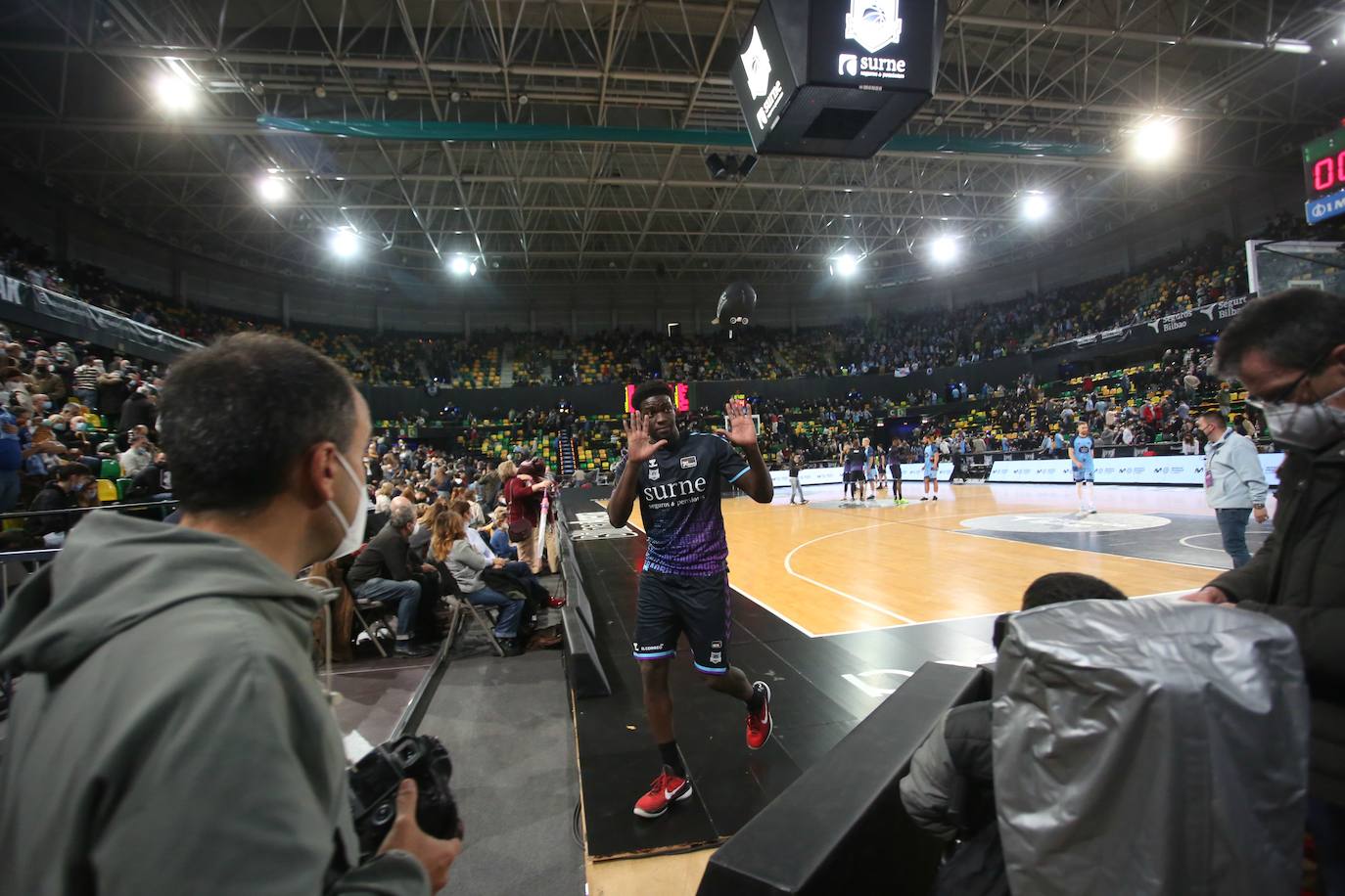 Así vivió Miribilla la suspensión del Bilbao Basket-Breogán