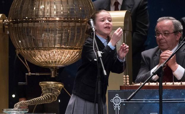 Aya, la niña de los «miiiiiiiiiiiiiiil euros»