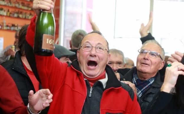 El 6914, tercer premio de la Lotería de Navidad, el más madrugador