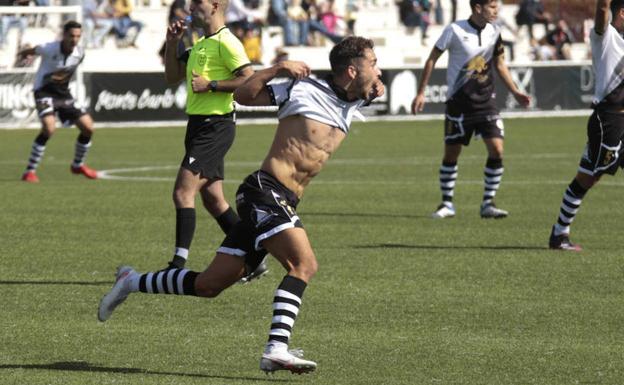 José Salinas fue el jugador más destacado de Unionistas de Salamanca la última temporada; marcó 6 goles pese a ser un defensa. /Unionistas