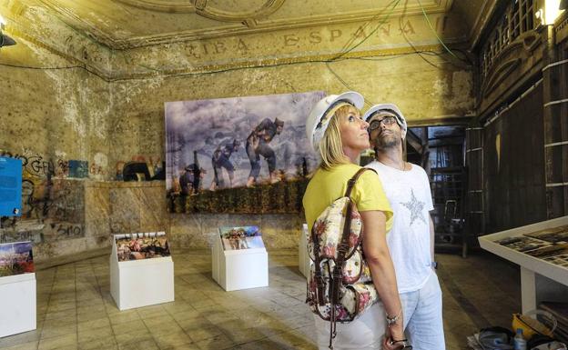 Las históricas galerías, en pleno proceso de restauración, se han abierto al público y acogido varias exposiciones artísticas. / BORJA AGUDO