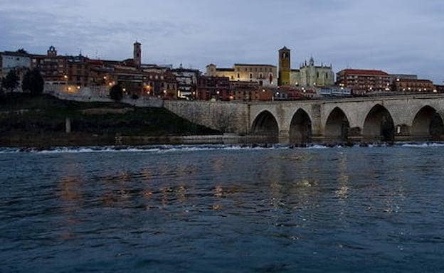 Puente sobre el río Duero, Tordesillas./ RAMÓN GÓMEZ