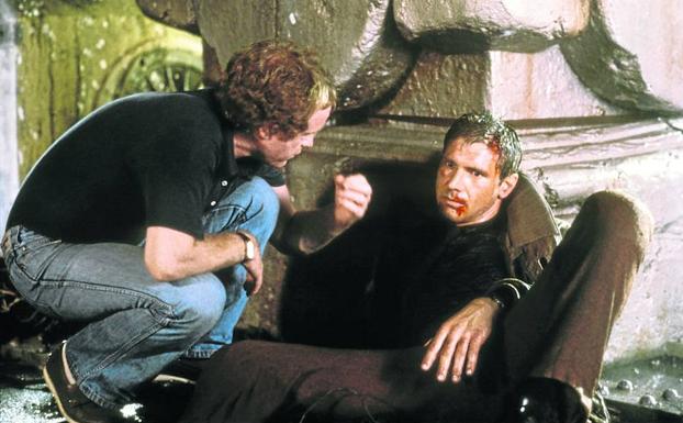 Ridley Scott dando instrucciones a Harrison Ford en Blade Runner