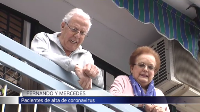 El aplauso de toda una calle de Córdoba a un matrimonio recuperado de coronavirus