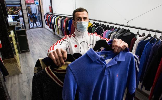 Existe ayuda por favor no lo hagas Tiendas en Bizkaia: Dos jóvenes abren una tienda 'vintage' de ropa de  segunda mano en Bilbao | El Correo